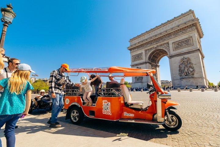 Tour privado por París en tuk-tuk eléctrico.