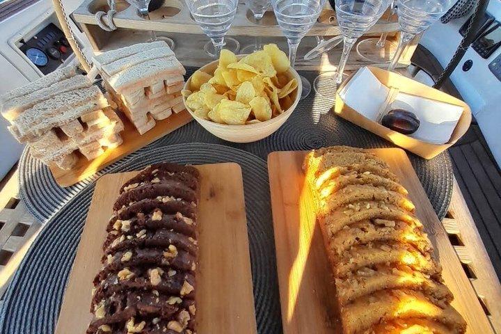 Palma de Mallorca Bay sailing trip and or Snack