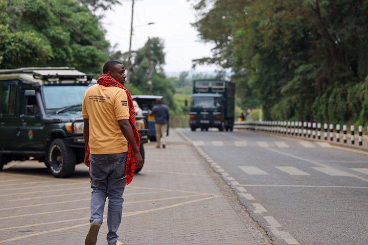 オーバーランドサファリトラックでナイロビ国立公園半日