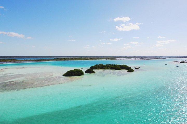 バカラル「7色のラグーン」ポンツーンボート・ツアー