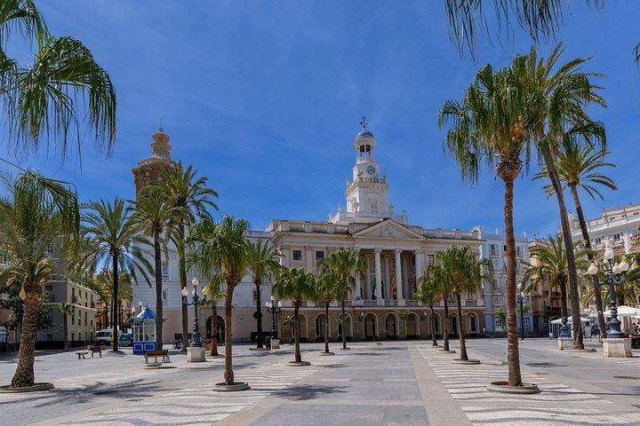Malaga Self-Guided City Walking Tour & Scavenger Hunt