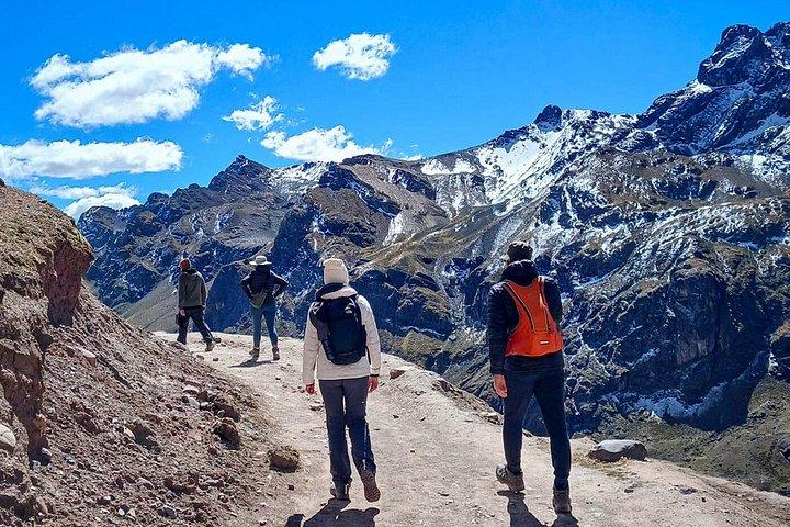 Rainbow Mountain & Red Valley Tagestour