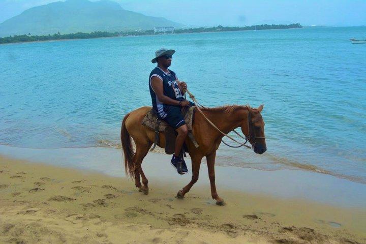 プエルトプラタのビーチ乗馬アドベンチャー