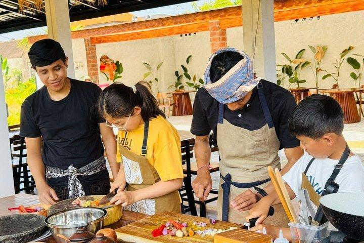セルク村オールインクルーシブツアー：バロン、クッキング＆シルバークラス