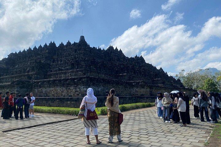 ボロブドゥール登山アクセスとプランバナン寺院プライベートツアー