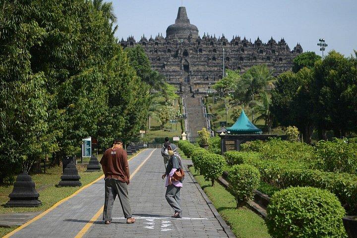 ボロブドゥール登山アクセスとプランバナン寺院プライベートツアー