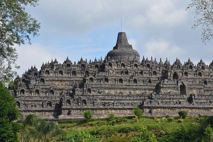 ボロブドゥール登山アクセスとプランバナン寺院プライベートツアー