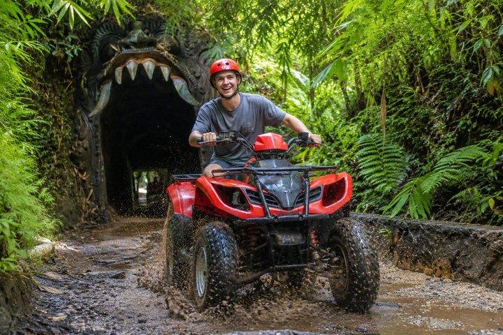 Ubud ATV-eventyr gennem Waterfall River og Tunnel