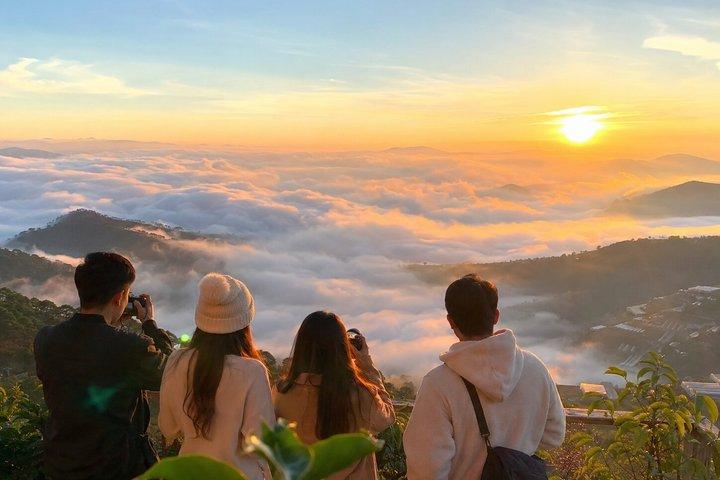 Small-Group Da Lat Sunrise Cloud Hunting,Tea Hill,Strawberry Farm