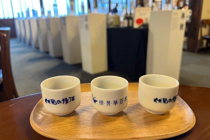 Fushimi Inari und Sake Tasting Tour vom Bahnhof Kyoto