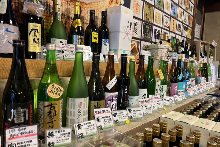 Tour de Fushimi Inari y degustación de sake desde la estación de Kioto