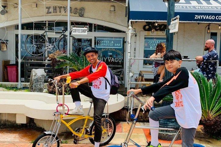Tour guiado en bicicleta por la costa oeste de Okinawa en Chatan