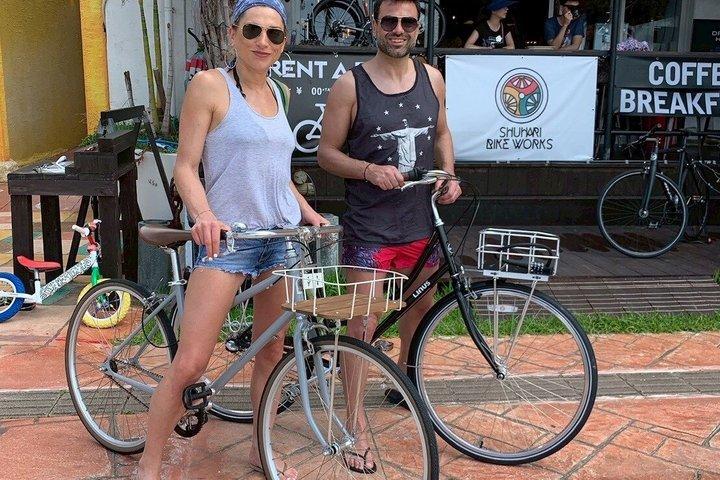 Tour guiado en bicicleta por la costa oeste de Okinawa en Chatan