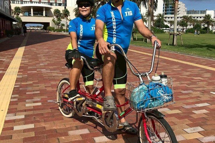 Tour guiado en bicicleta por la costa oeste de Okinawa en Chatan