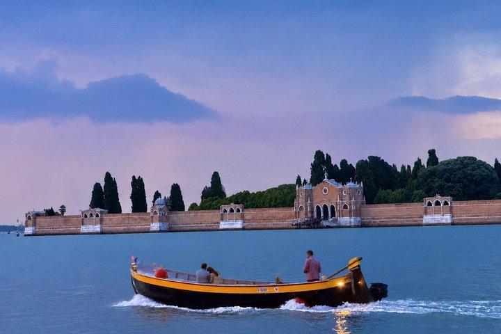 Venecia Puesta de sol en barco típico veneciano con Prosecco