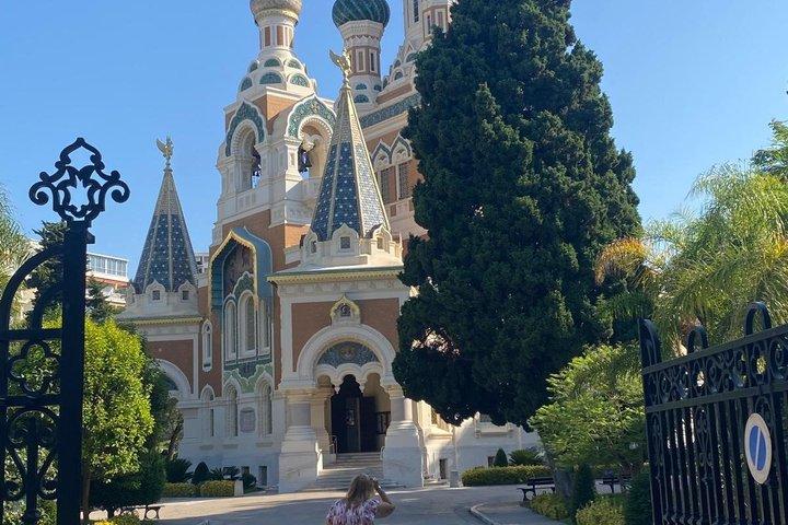 ニースからヴィルフランシュへの晴れたハイキング