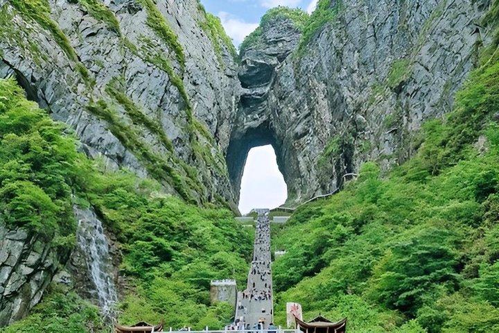 All-inclusive 4-dagars privat Zhangjiajie-tur inkluderar Glass Bridge & Evening Show