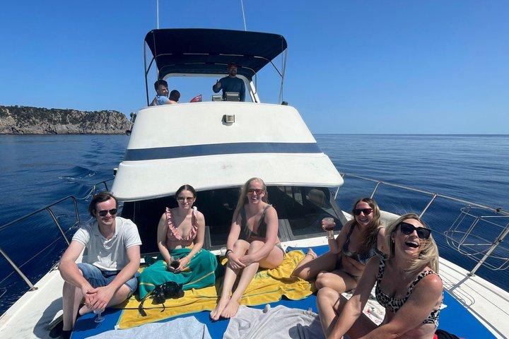 Premier Cruises ALLEEN 12 MANEN Grotten, Snorkelen Tapas & Dranken