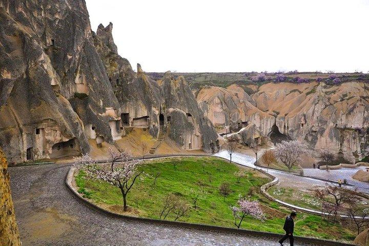 Excursion en Cappadoce au départ d'Istanbul avec balade en chameau et en ballon