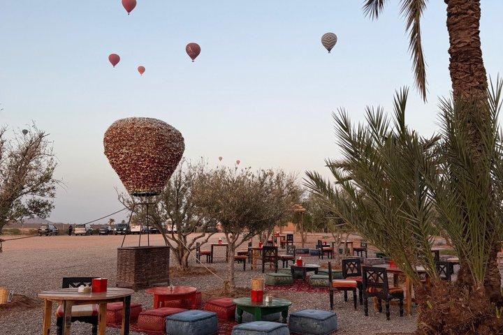 Vuelo en globo por el desierto de Marrakech con vistas al Atlas y desayuno