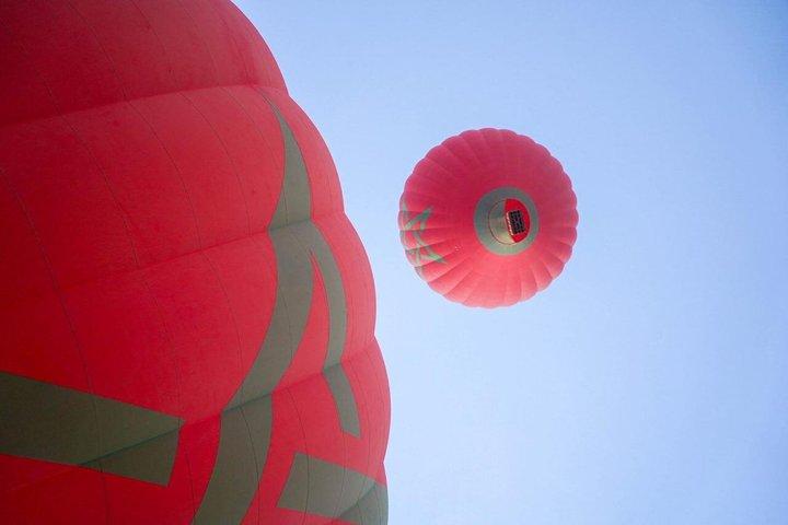 Vuelo en globo por el desierto de Marrakech con vistas al Atlas y desayuno