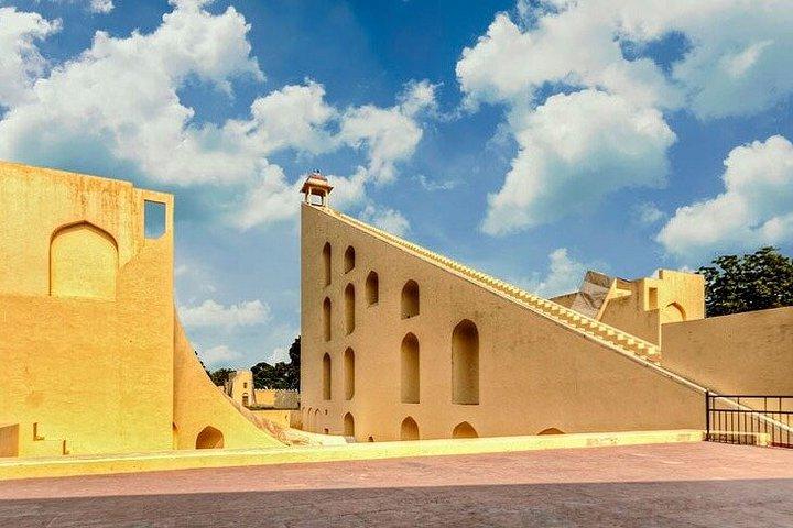 Jaipur Sightseeing Tour with Private Car Driver and Guide