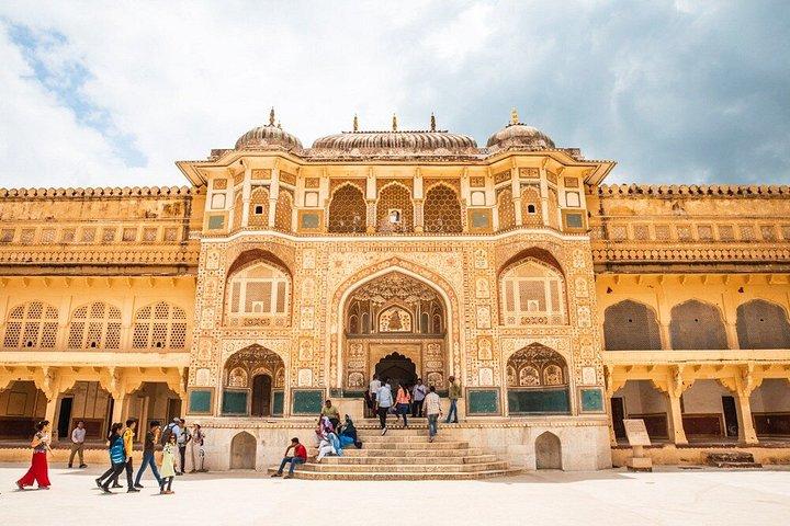 Jaipur Sightseeing Tour with Private Car Driver and Guide