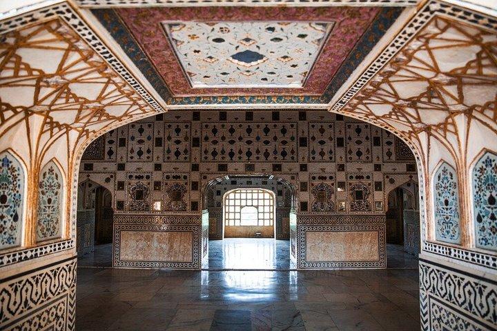 Jaipur Sightseeing Tour with Private Car Driver and Guide