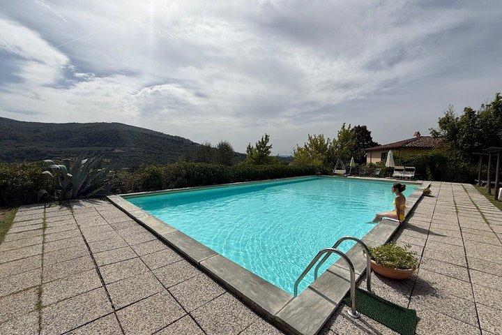 Florence : Excursion à vélo électrique avec dégustation d'huile d'olive ou détente dans la piscine