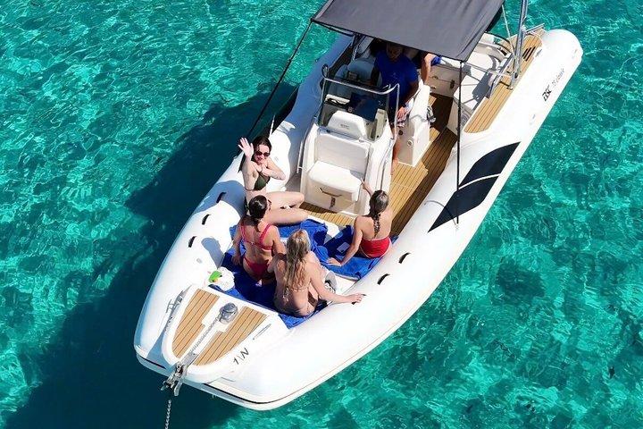 トロペアとカポ・バティカーノのボートツアー（水泳休憩あり）