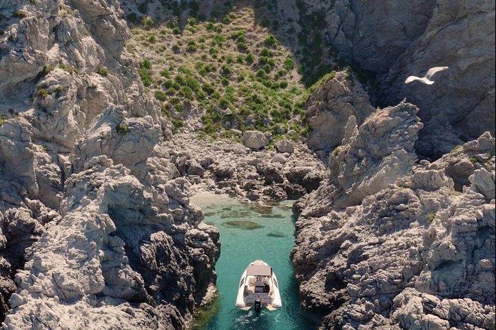 トロペアとカポ・バティカーノのボートツアー（水泳休憩あり）