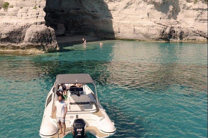 トロペアとカポ・バティカーノのボートツアー（水泳休憩あり）