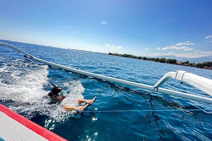 Tour di nuoto in barca sul lago Legian Kuta Twin Lake
