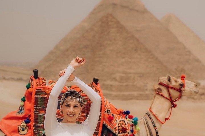 ギザ・ピラミッド・コンプレックス・ラクダ乗りとランチの贅沢体験