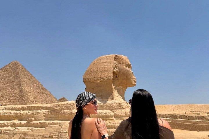 ギザ・ピラミッド・コンプレックス・ラクダ乗りとランチの贅沢体験