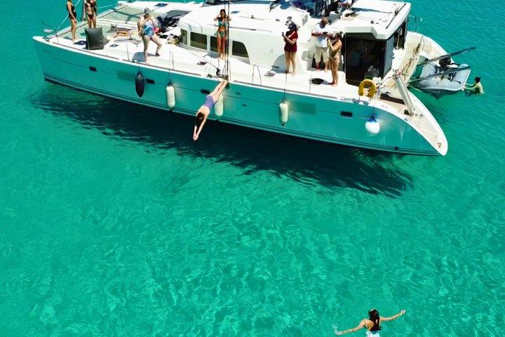 Kos : Ganztägige Katamaran-Bootsfahrt in kleiner Gruppe, Mahlzeit, Getränke und Schwimmen
