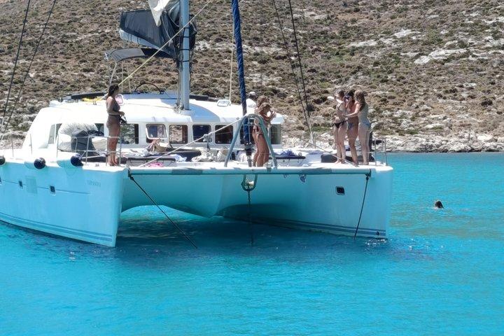 Kos : Ganztägige Katamaran-Bootsfahrt in kleiner Gruppe, Mahlzeit, Getränke und Schwimmen