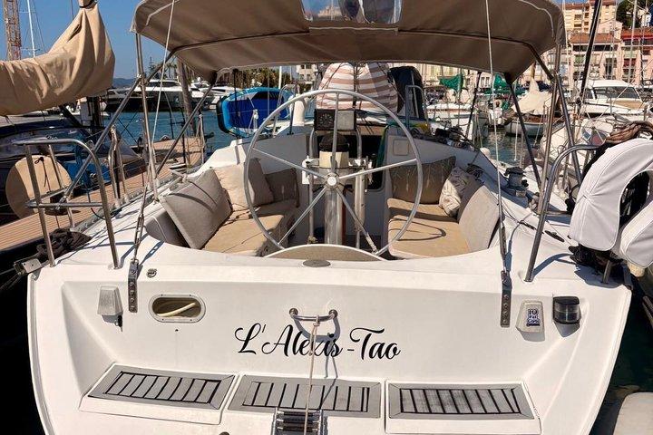 Sailboat ride towards the islands of lerins of Cannes