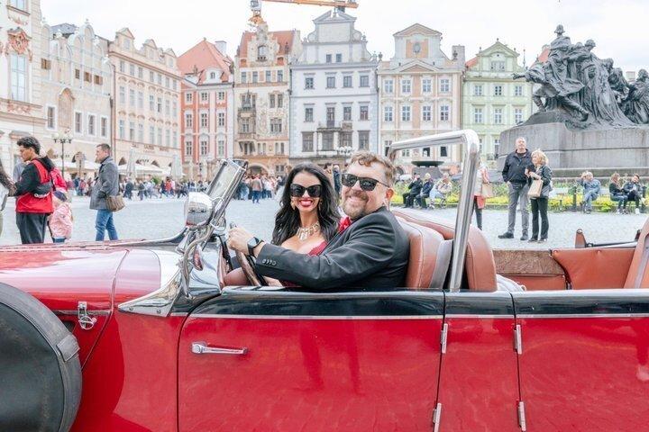 Prague 1 hour Vintage Sightseeing Tour per Group Pricing