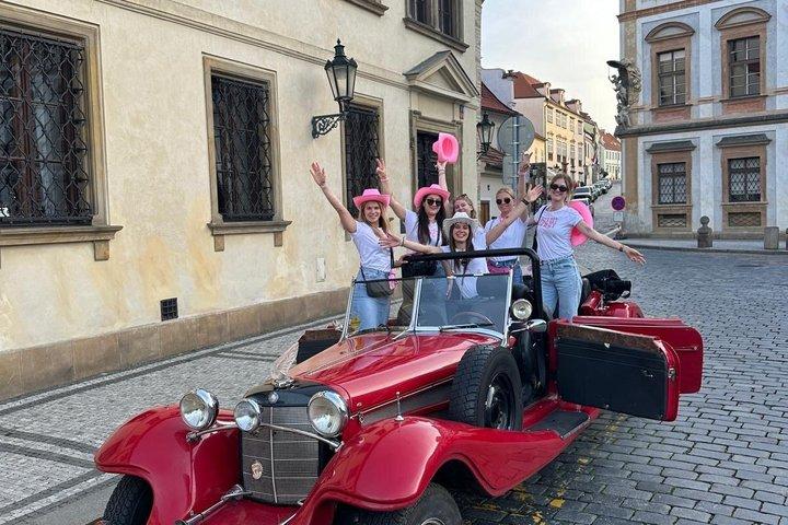 Prague 1 hour Vintage Sightseeing Tour per Group Pricing