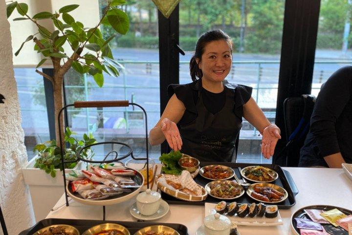 Master 8 koreanske retter: madlavningskursus i Sunny Artsy åbent køkken