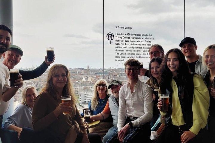 Excursión privada a la costa de Dublín con Guinness y whisky