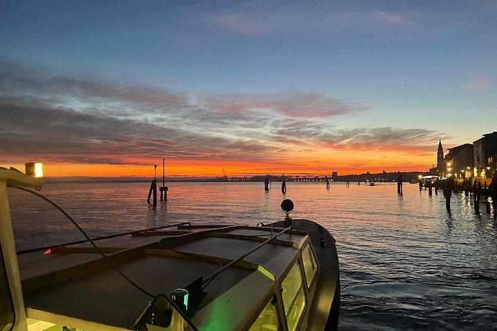 ヴェネツィア潟の島々を巡るプライベートで家族向けのツアー