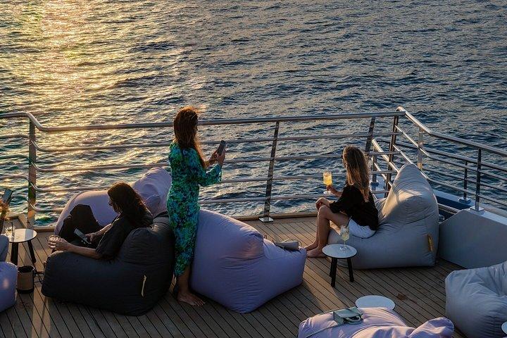 Experimente um cruzeiro de luxo de pôr-do-sol e noite em Split