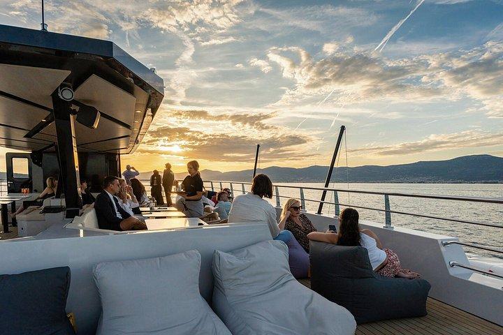 Experimente um cruzeiro de luxo de pôr-do-sol e noite em Split
