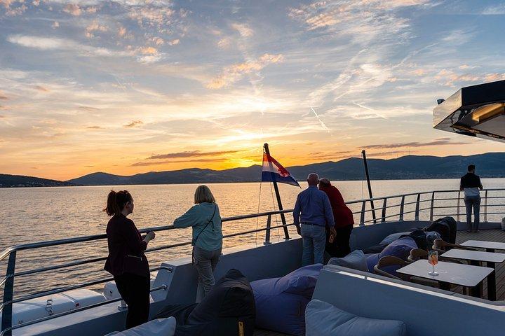 Experimente um cruzeiro de luxo de pôr-do-sol e noite em Split