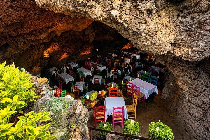 Balloon Flight in Teotihuacan + Breakfast in La Gruta and Transportation