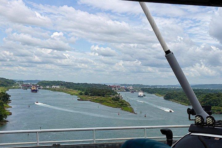 終日 - パナマ運河沿岸から海岸まで - 陸路