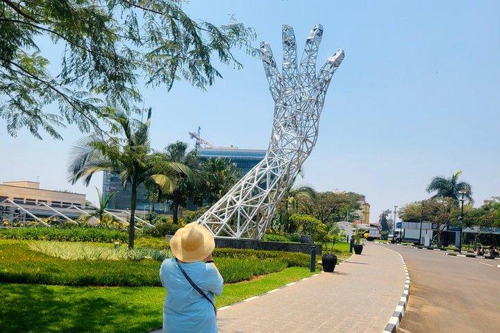 Kigali City Tour: Historie, kunst og lokale højdepunkter.