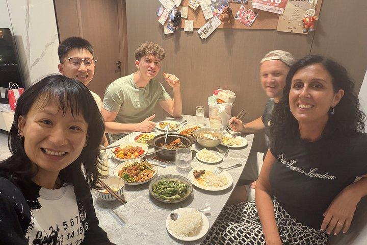 上海の地元英語を話す家族との家庭料理